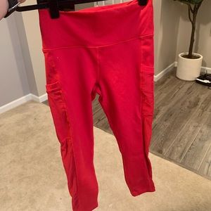 Mila pocket Capri Fabletics size small red
